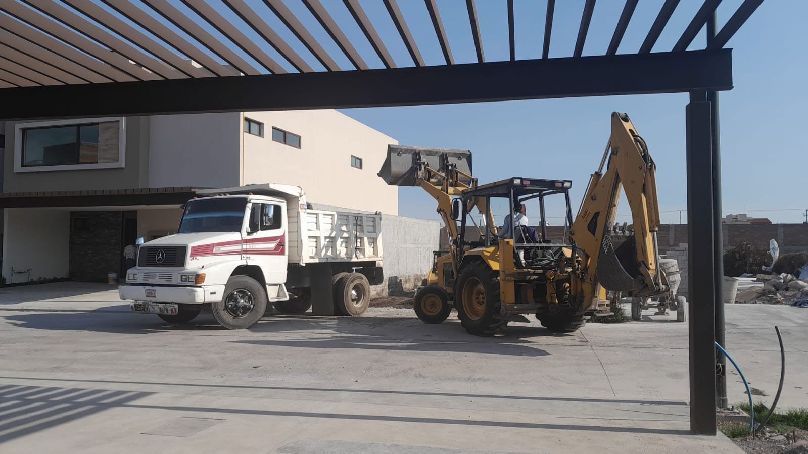 RST MAQUINARIA Y RETIRO DE ESCOMBROS 