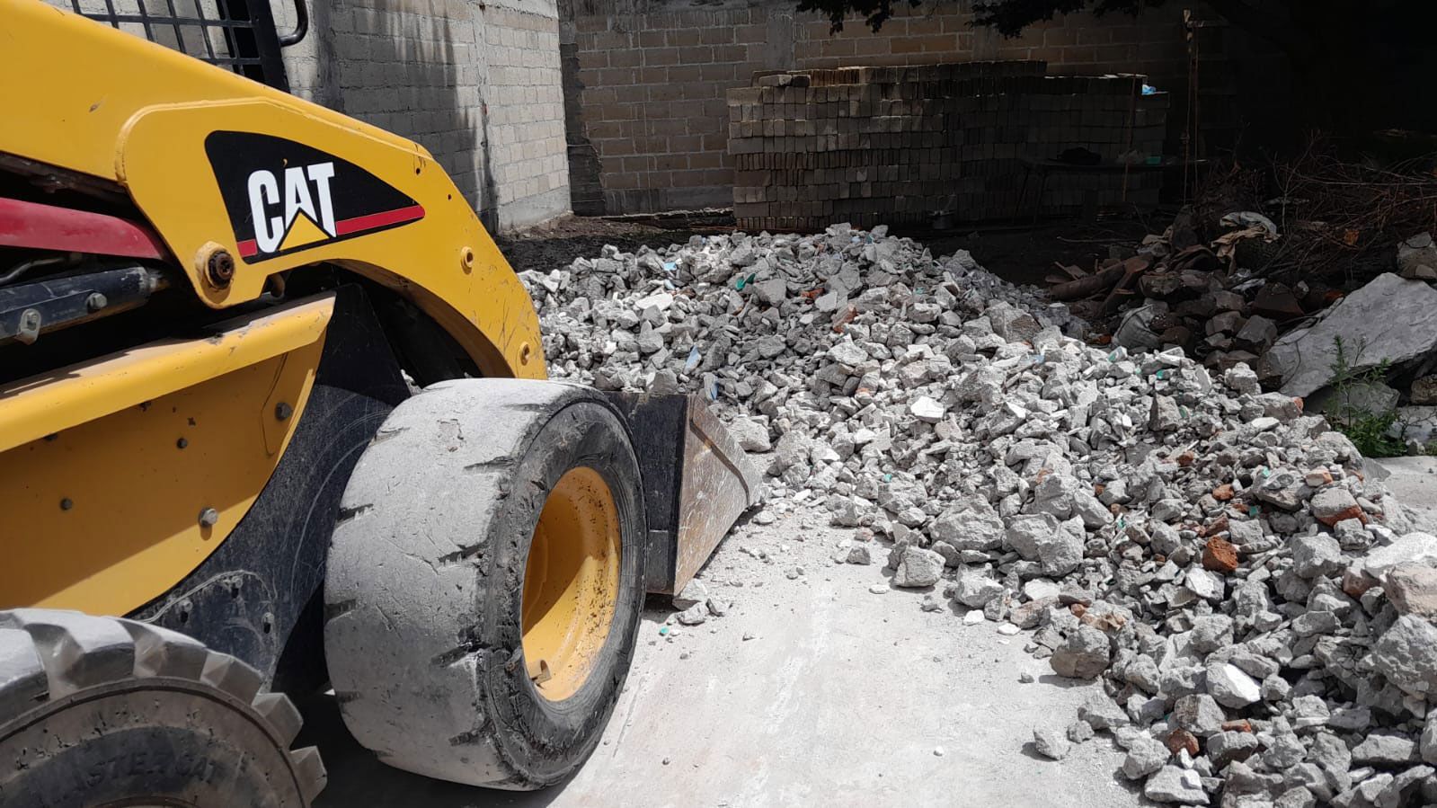 RST MAQUINARIA Y RETIRO DE ESCOMBROS 