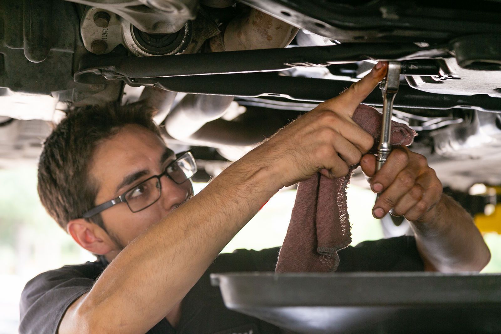 Oil Change Filter and Lube Services, Houston, TX | 2 Quick Automotive & Tire