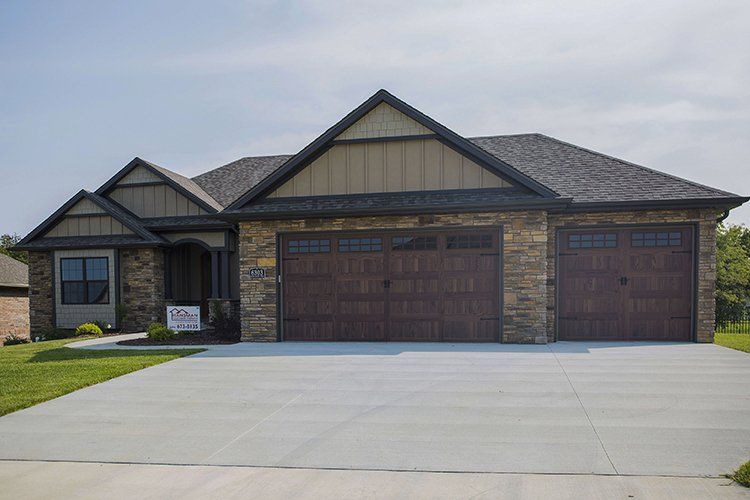 Home With Large Driveway by Hansman Custom Homes in Mid-MO