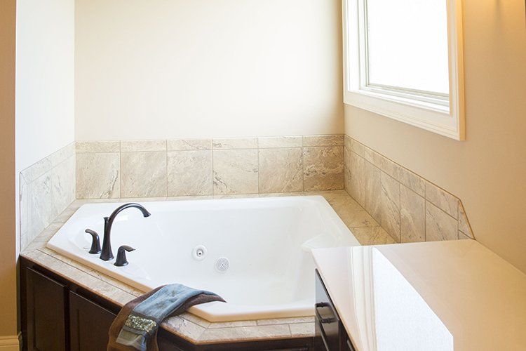 A Cozy Bathtub in the Columbia, MO Area From Hansman Custom Homes