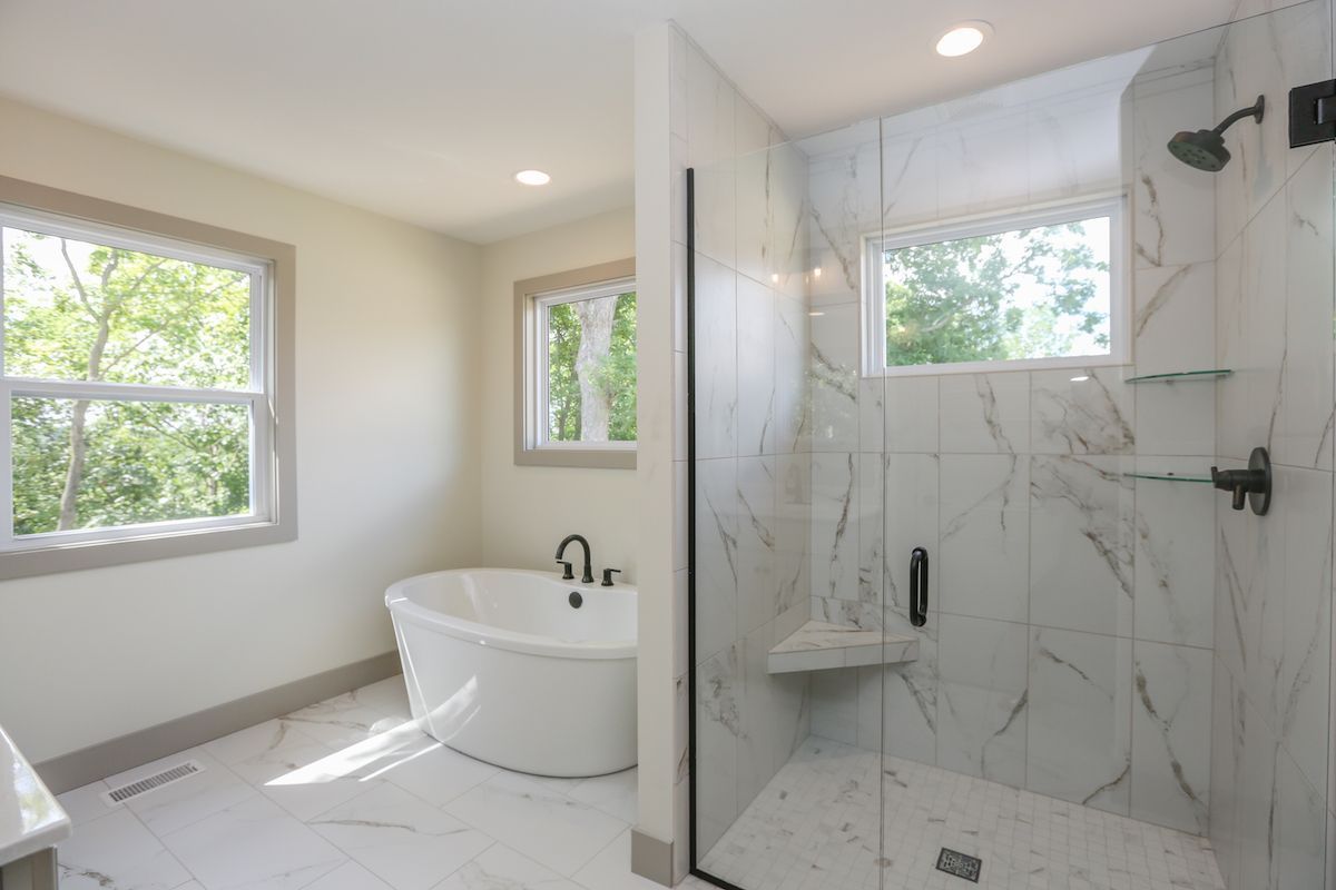 Hansman Custom Homes Creates Luxurious Primary Bathrooms for Mid-Missouri Homeowners