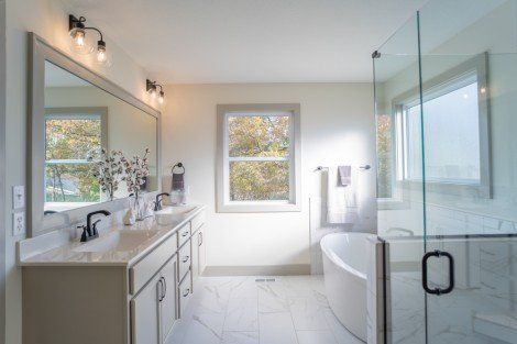 See Hansman Custom Homes' Portfolio of Custom-Built Bathrooms in Columbia, MO