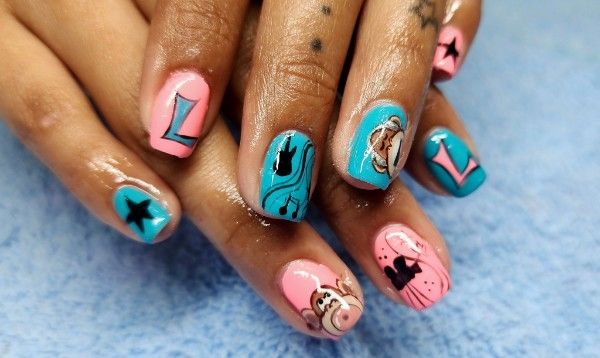 A close up of a person 's nails with the letter l on them