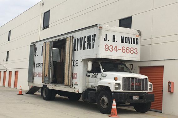 Moving truck