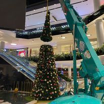 shopping centre display mini crane hire