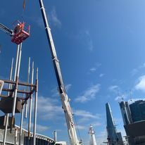 Heavy lifting crane hire