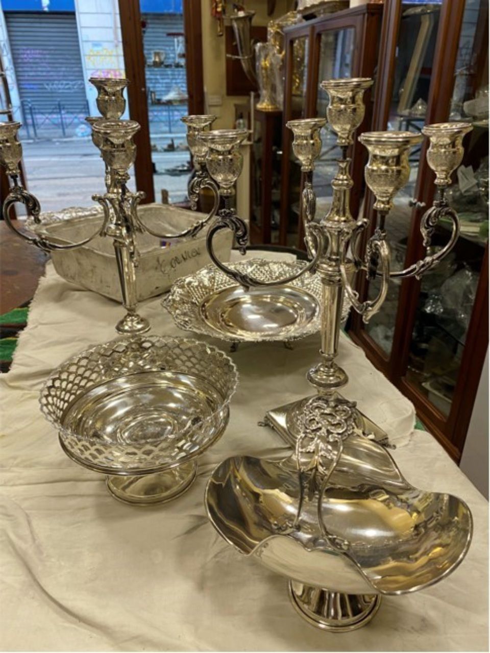 Candelabro in argento lucidato