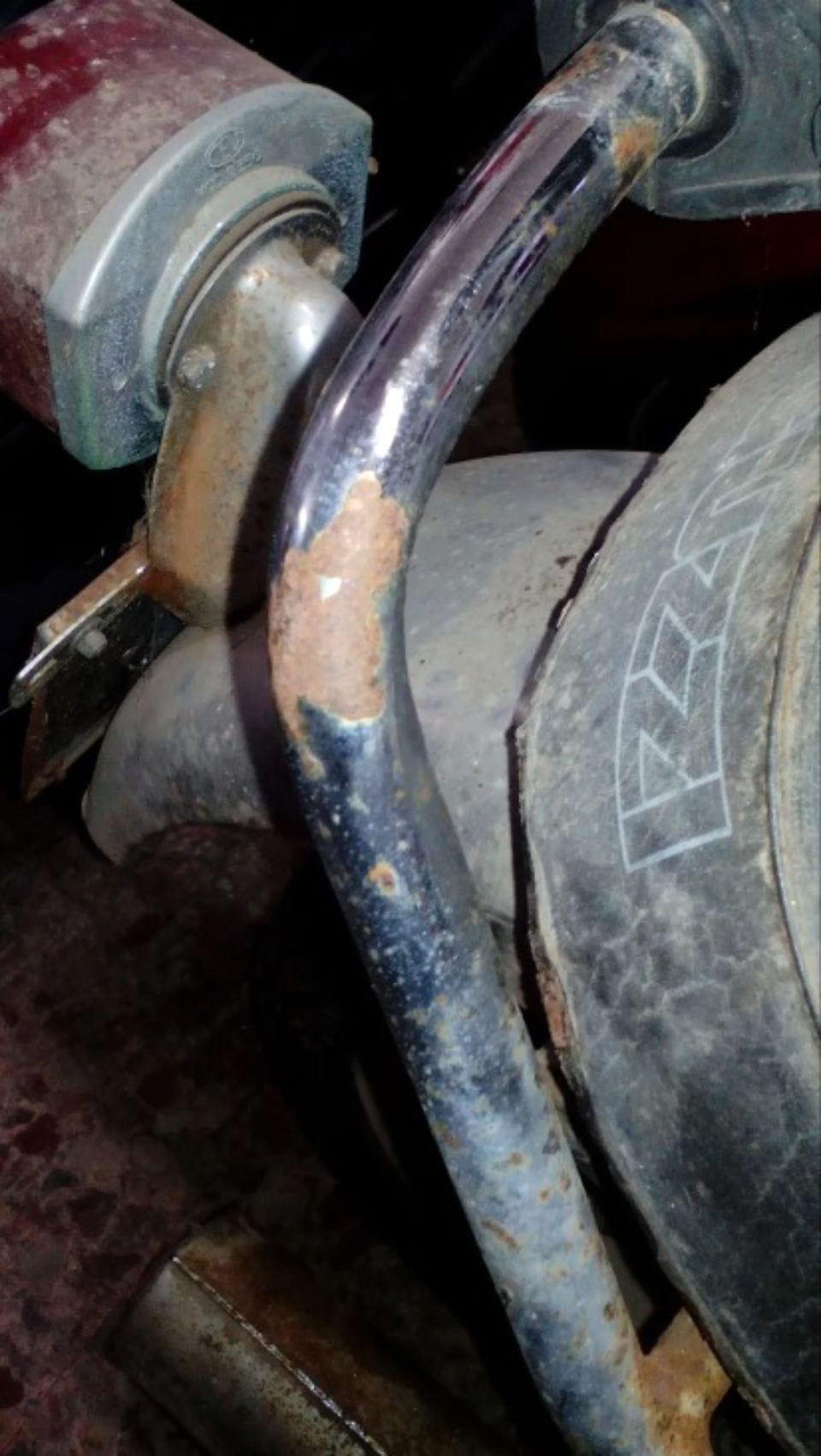 Dettaglio moto pre cromatura