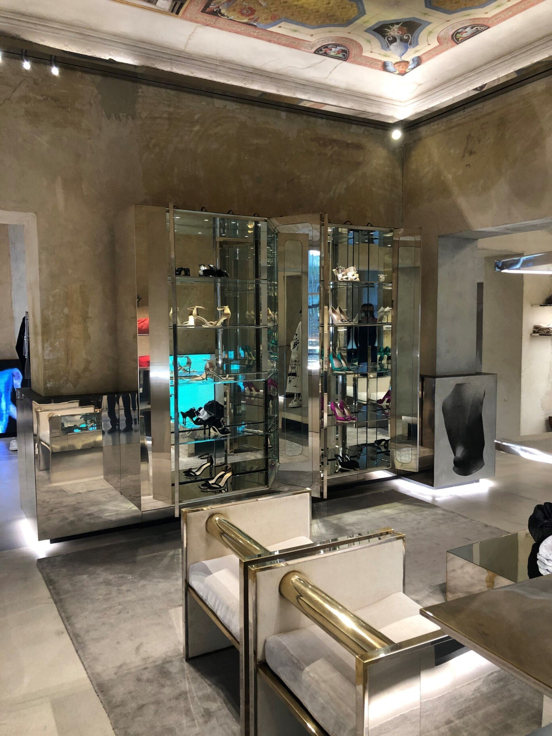 ristrutturazione di un negozio di vestiti