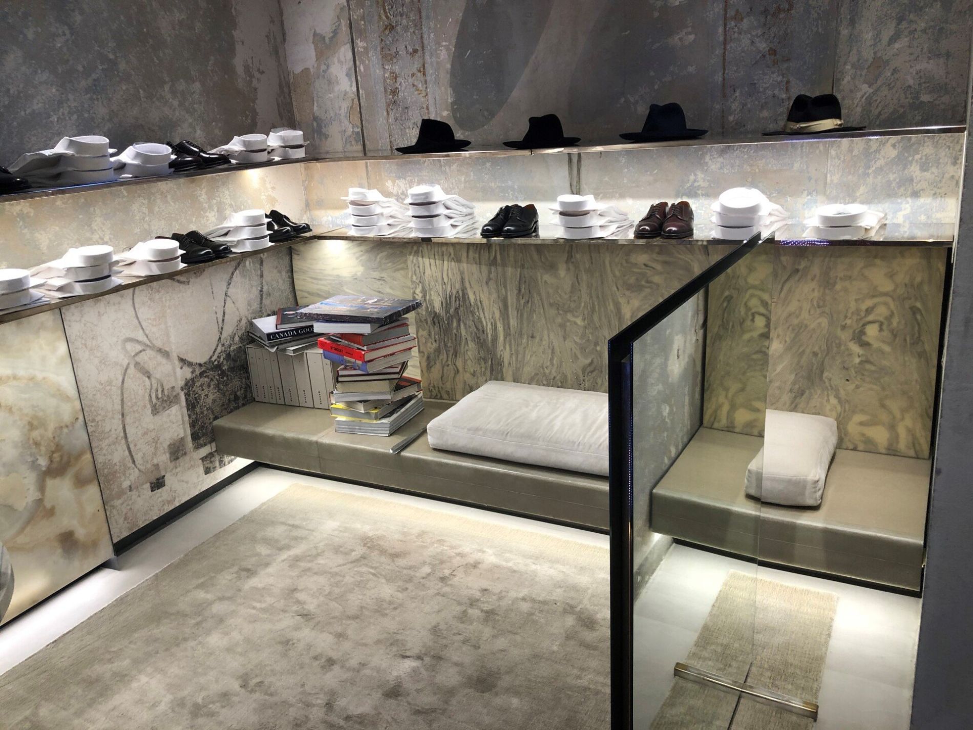 rifacimento di un negozio di abbigliamento