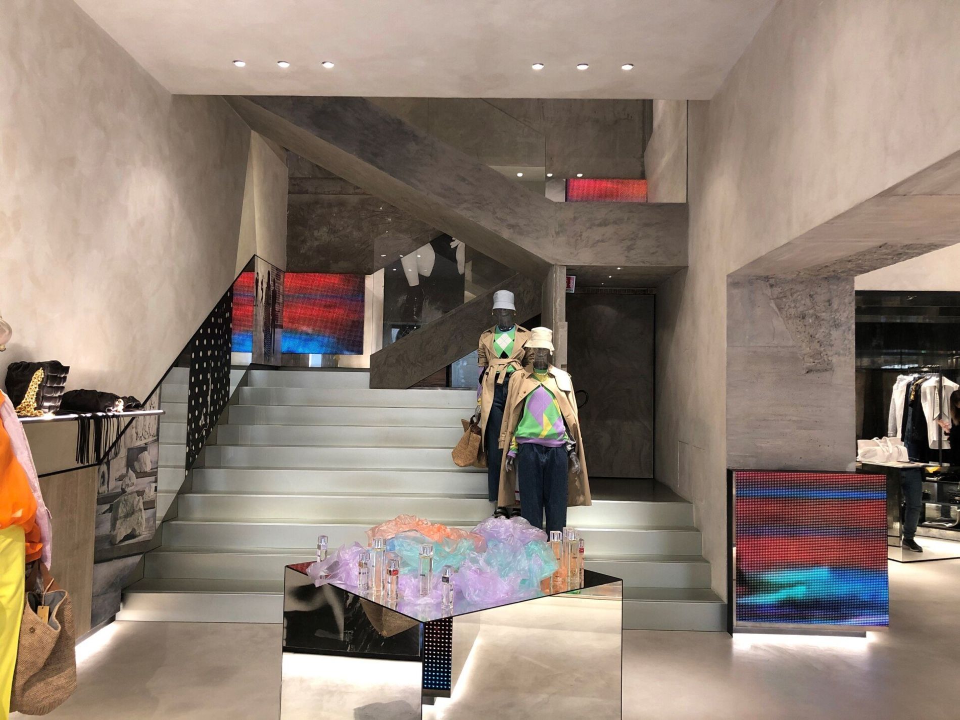 ristrutturazione di un punto vendita di abbigliamento