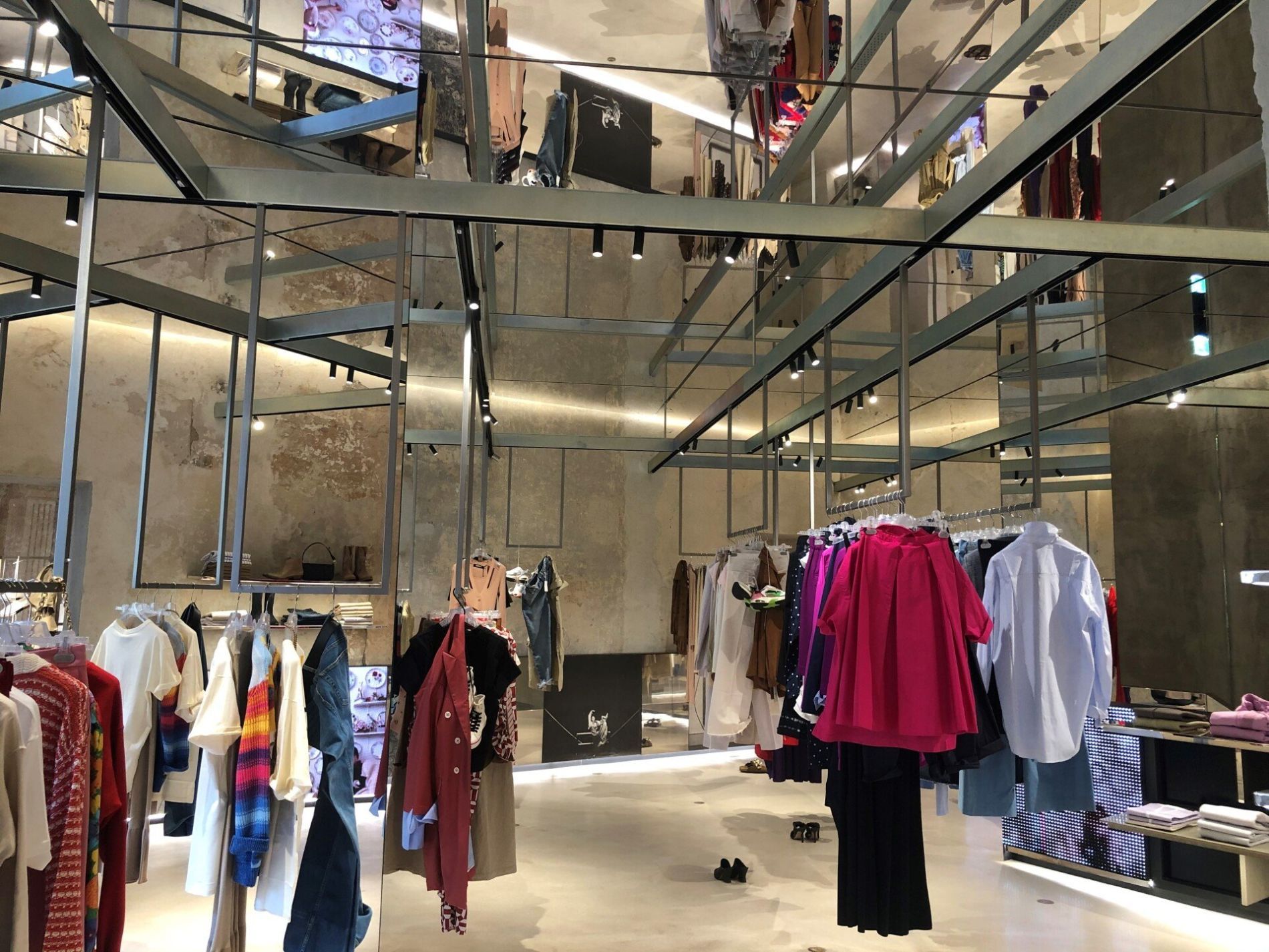 impiantistica di un negozio di abbigliamento