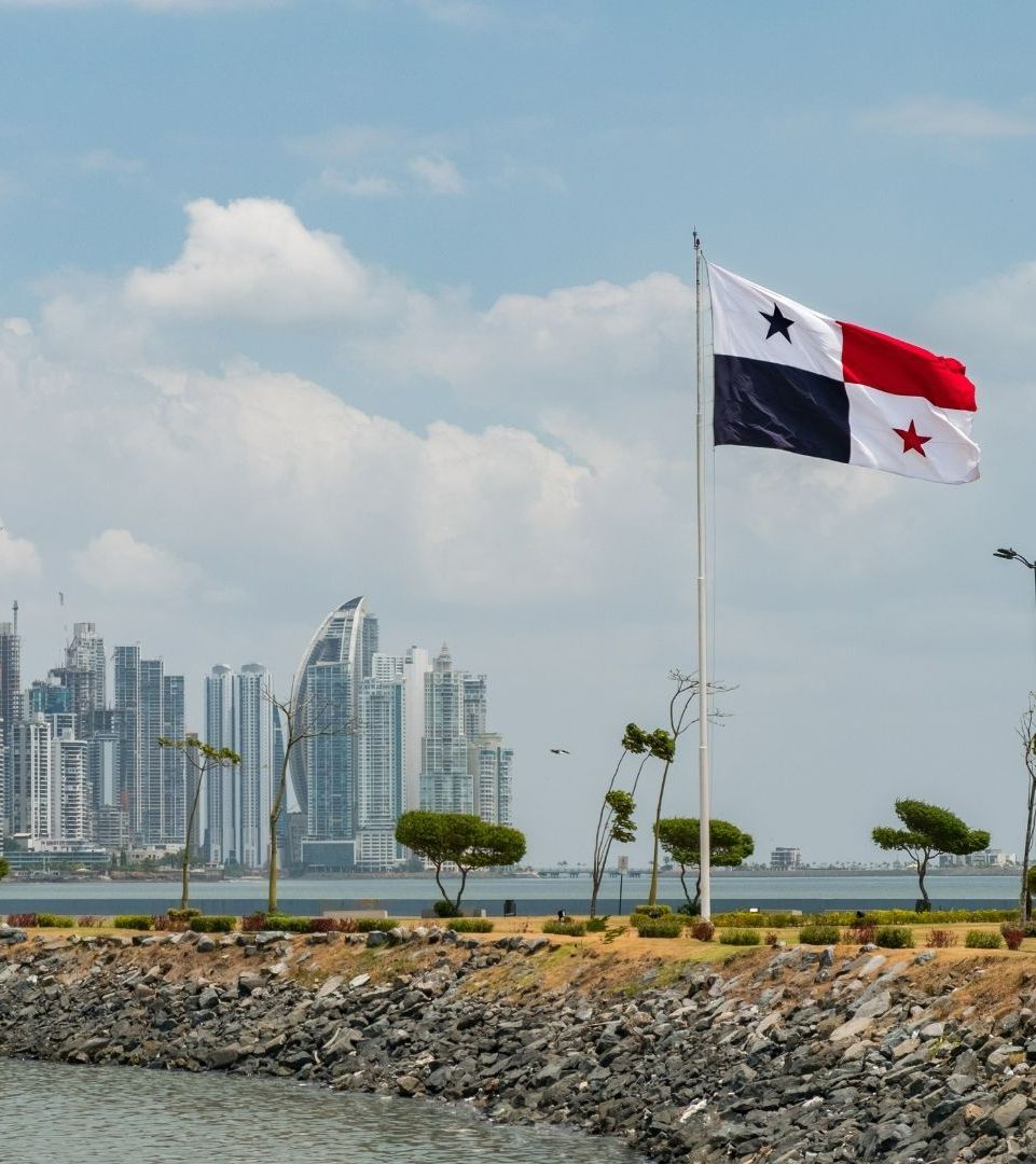 Bandera  de panama Hotel Las Americas Golden Tower