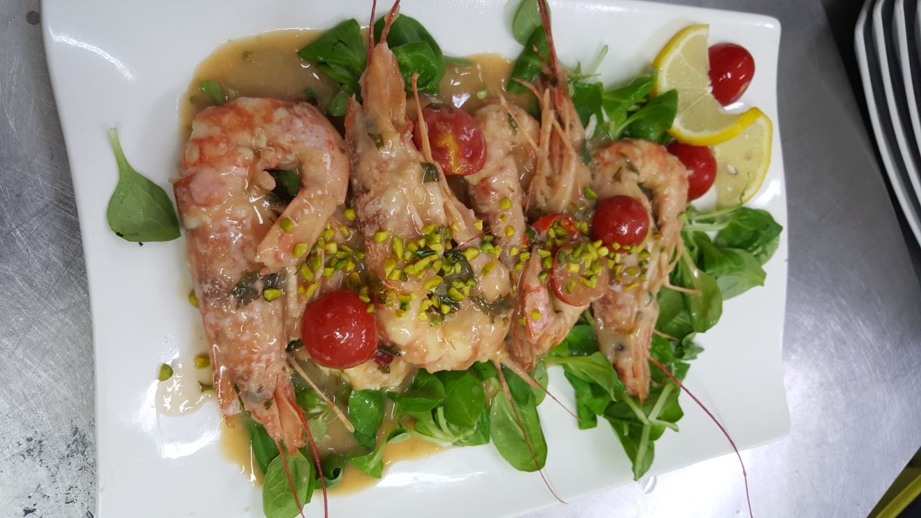 crostacei e frutti di mare crudi e cotti