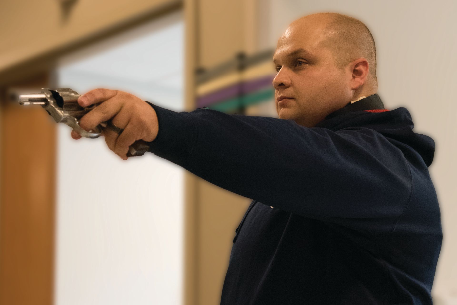 Main with a revolver. Photograph taken during a full-scale exercise involving law enforcement.