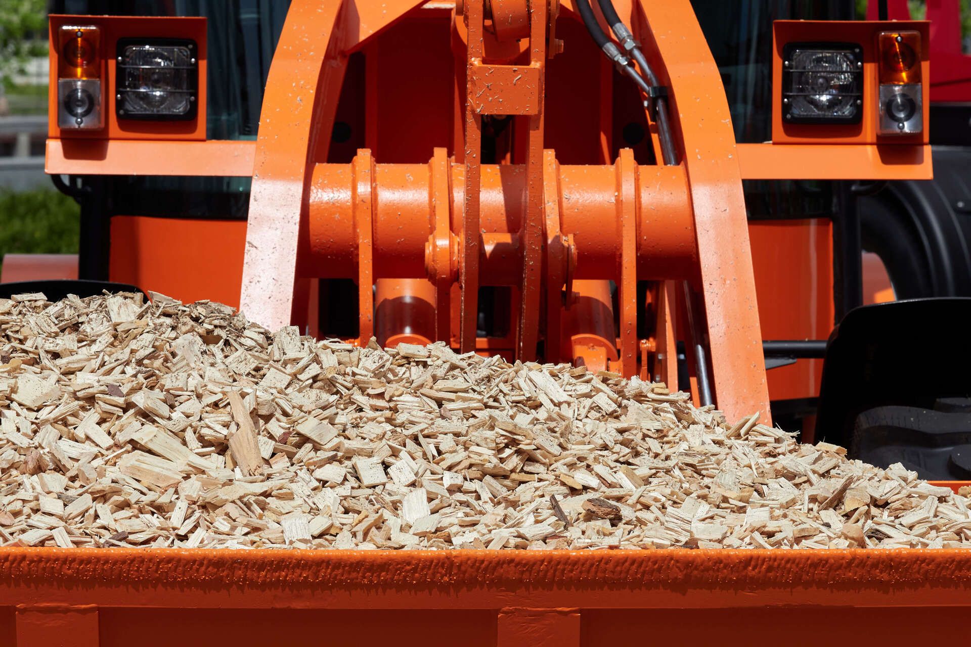 Tree mulching machine