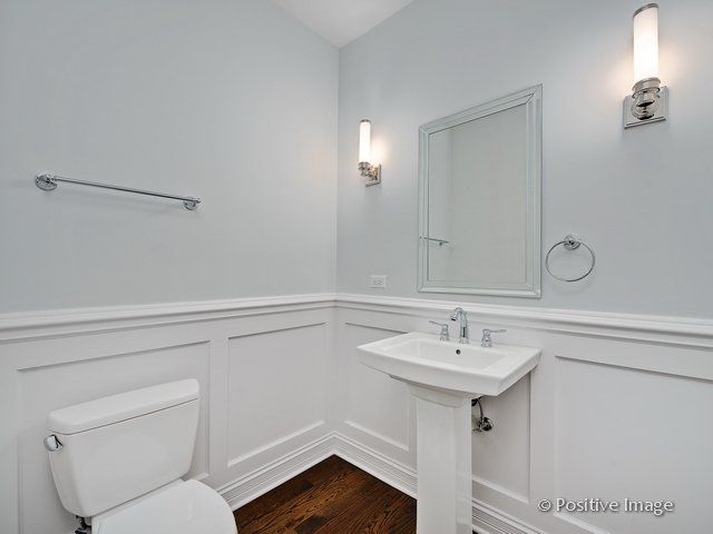 North Fernandez - Toilet Room