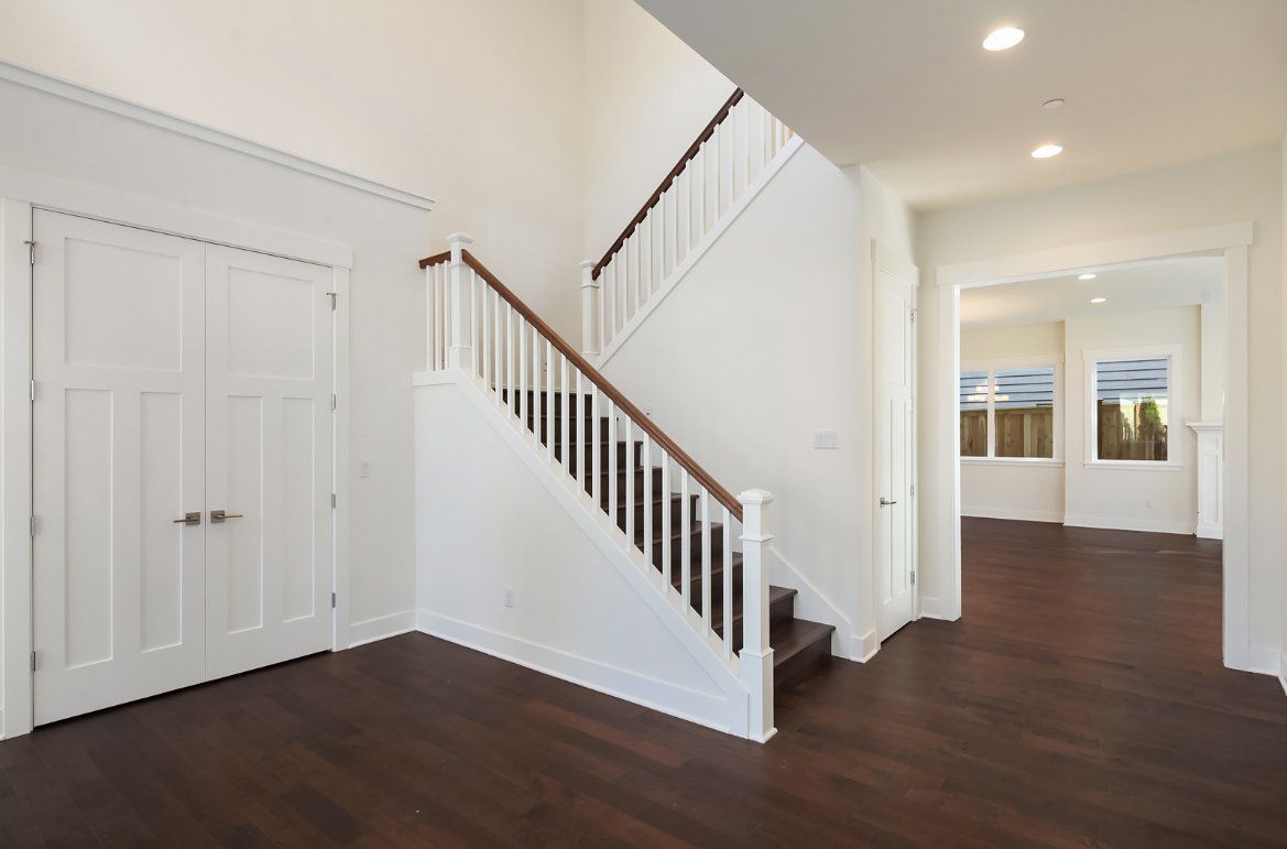 Gamut360 Burn 11347 - Foyer and Stairs