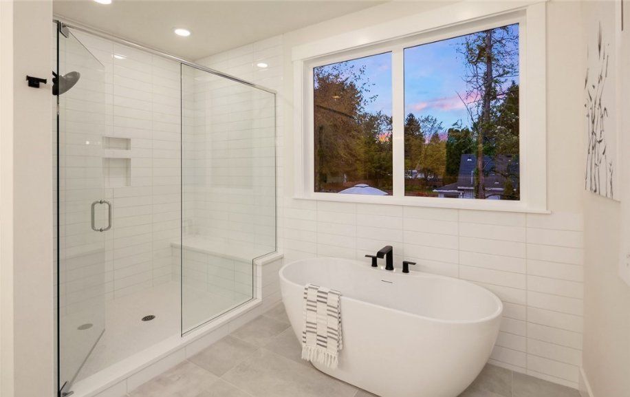 Gamut360 Burn 11345 - Freestanding Tub and Shower