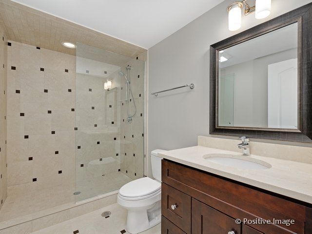 North Fernandez - Guest Bathroom