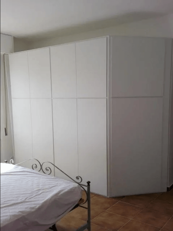 armadio per la camera da letto in legno