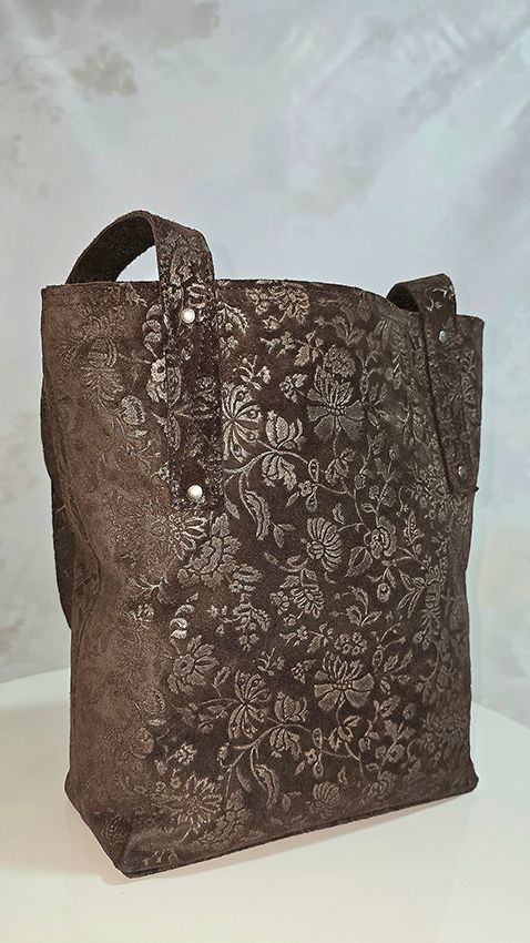 Praktische handgemaakte shopper met voorvak in splitleer