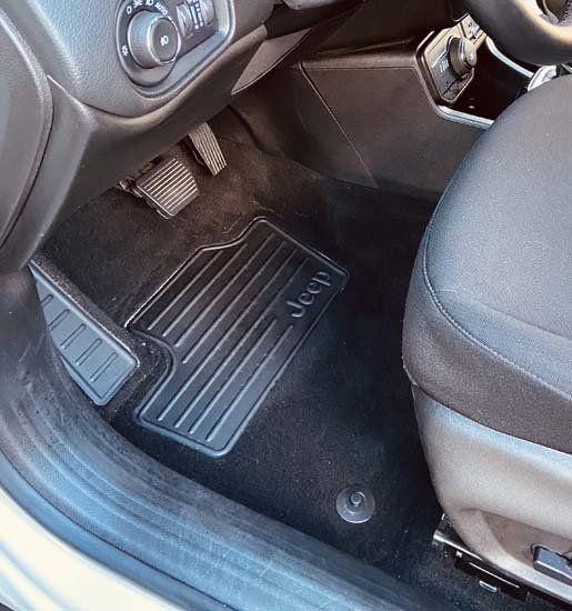 clean car pedals