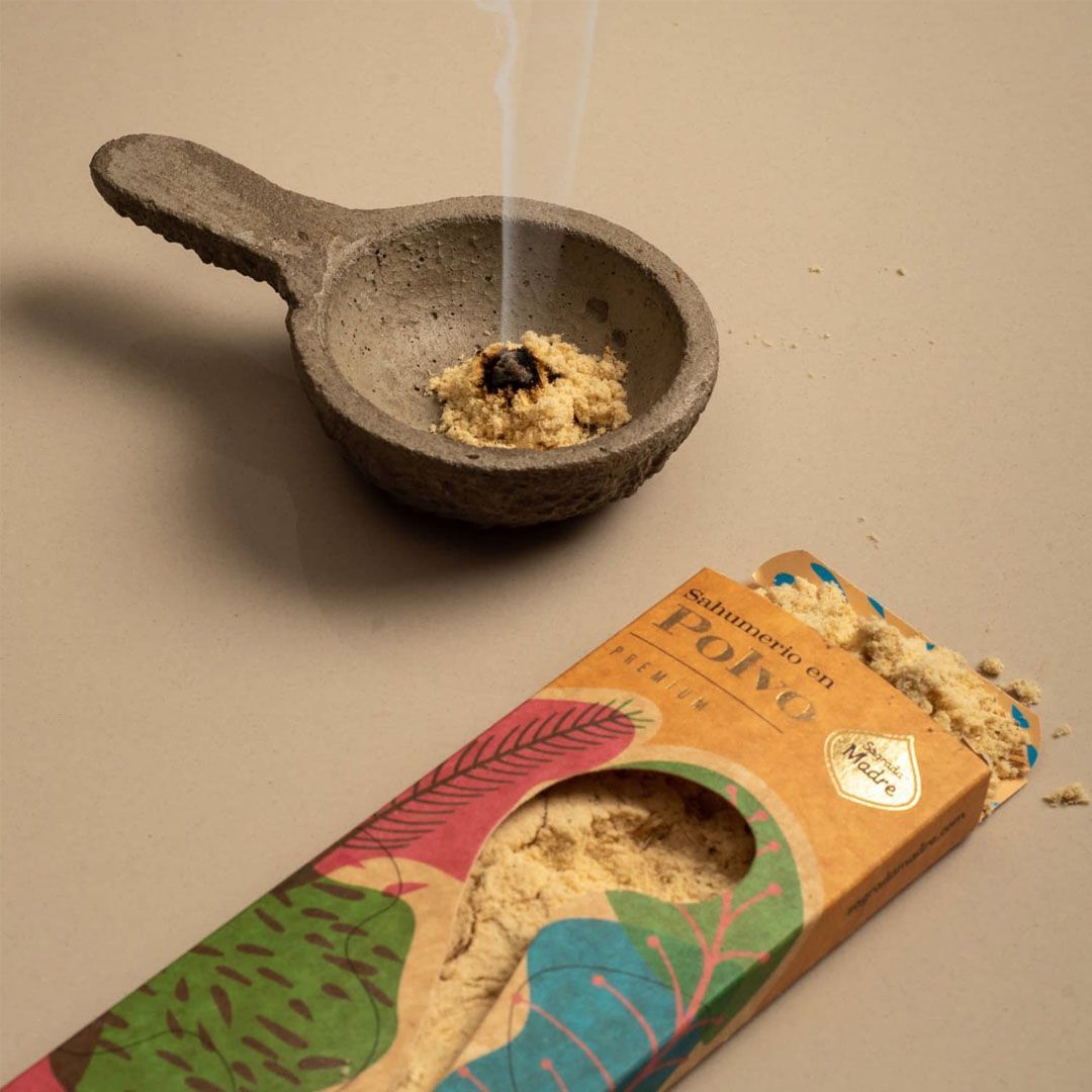 Palosanto in bastoncini, palosanto in cilindri e scaglie. Distribuiti da Bio Radhika