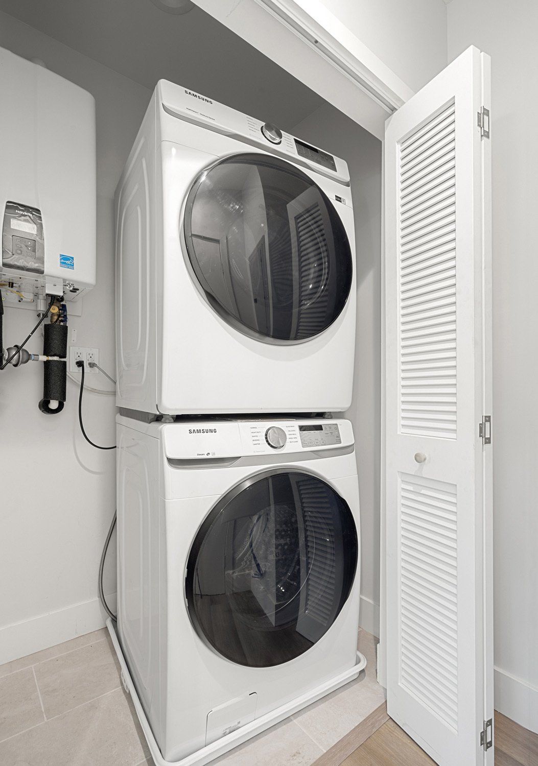 14802 Vanowen Street laundry