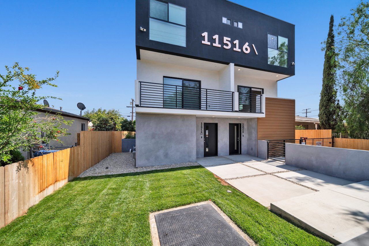 11516 Victory Blvd Los Angeles, CA 91606-3626