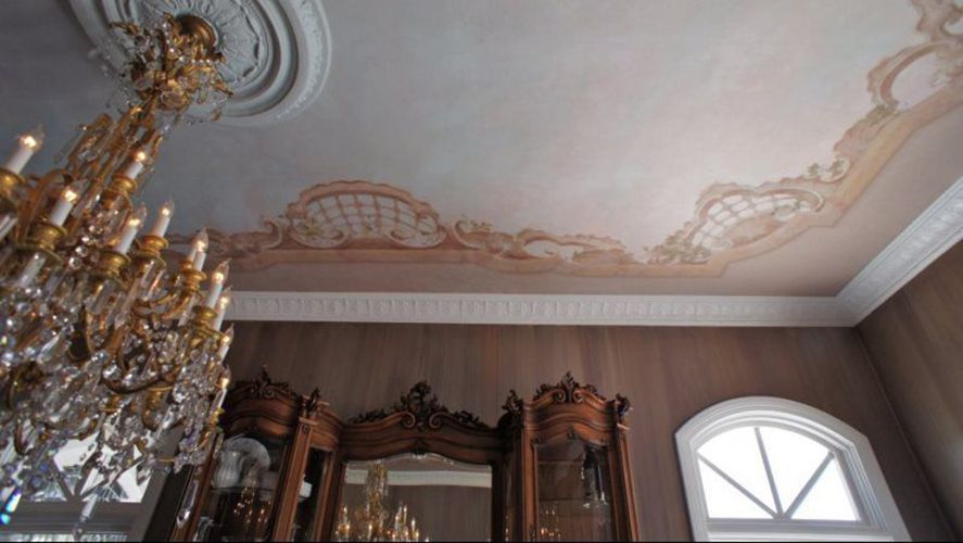 A room with a chandelier hanging from the ceiling.