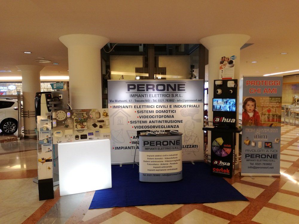 Stand espositivo impianti di videosorveglianza