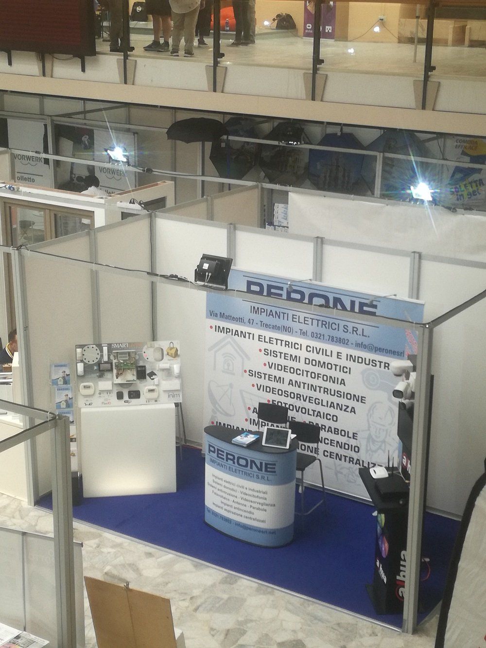 Panoramica stand espositivo ditta Perone Impianti Elettrici