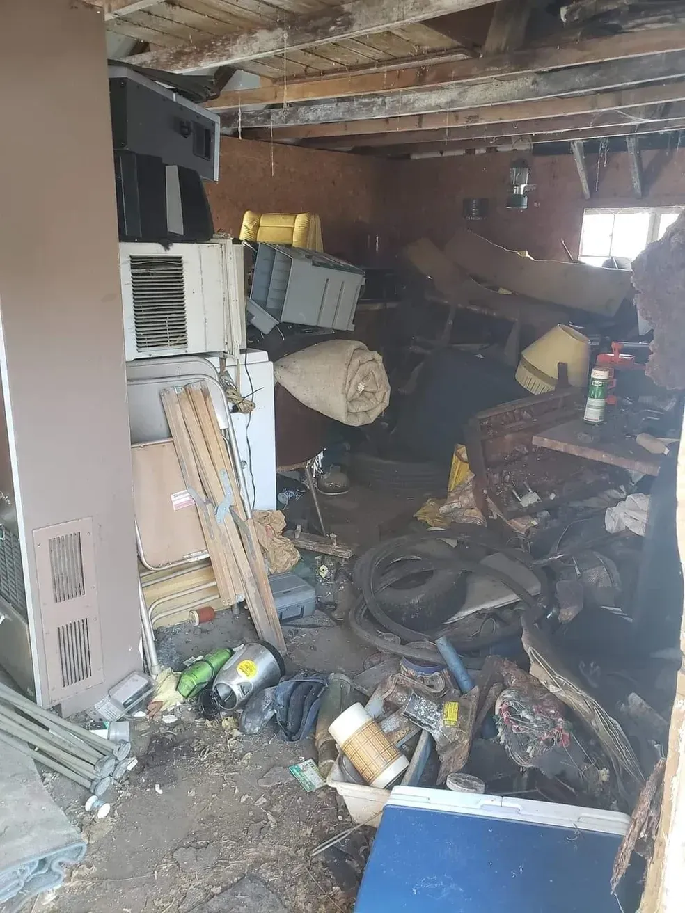 A room filled with lots of trash and junk.