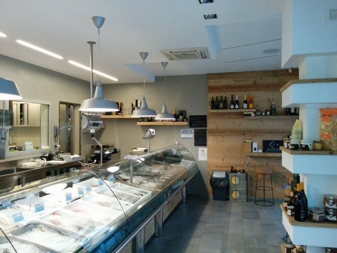 Attività comerciale con vetrine