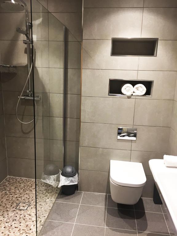 hotel room bathroom interior