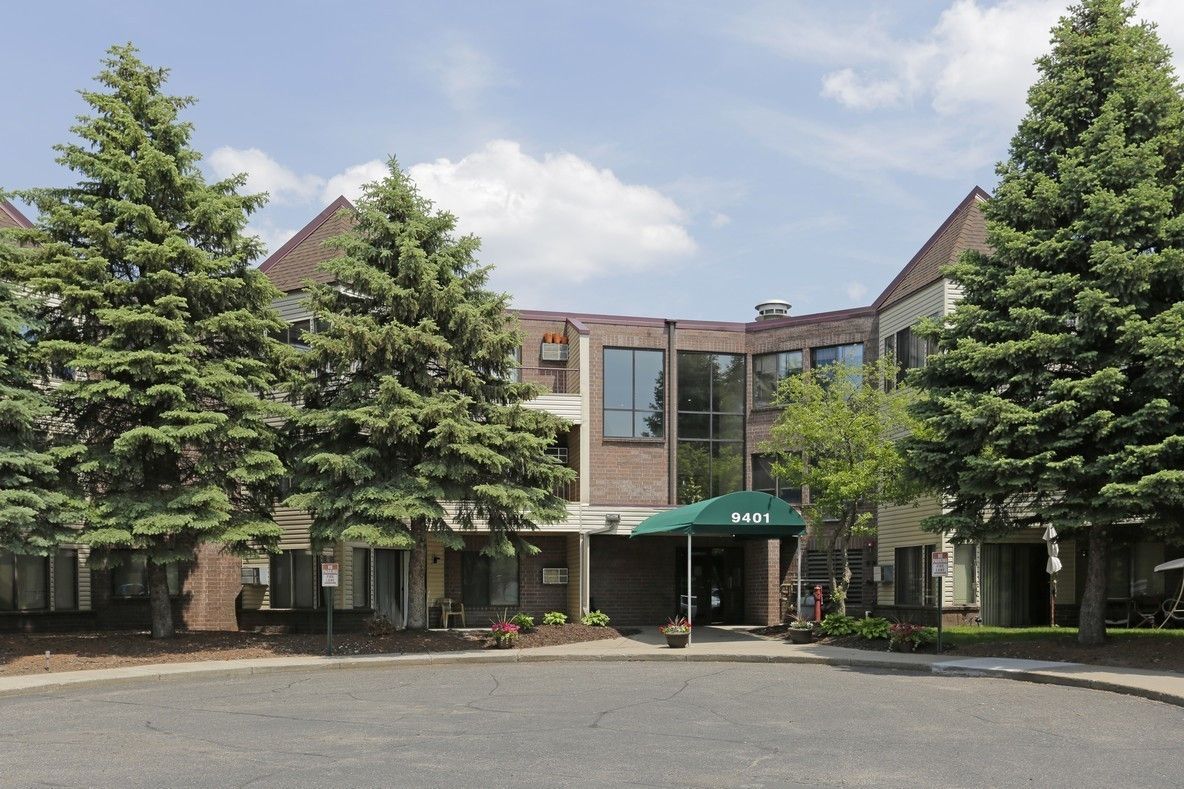 Cloverleaf Park Apartments-Blaine, MN