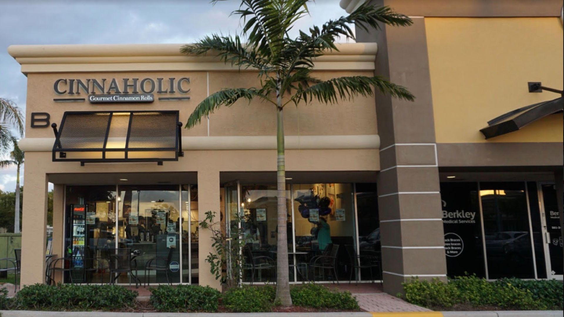Cinnaholic Boca Raton FL storefront