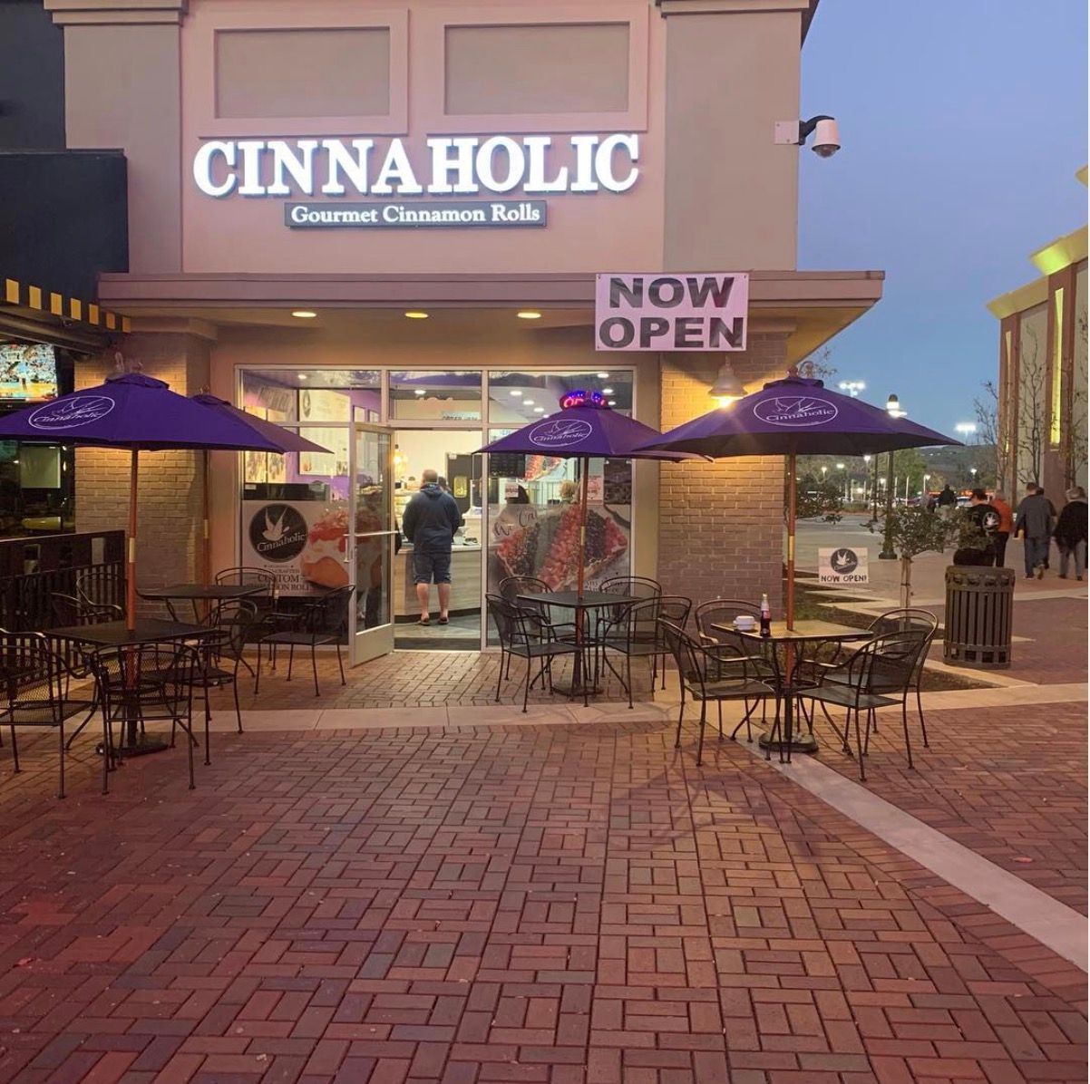 Cinnaholic Corona CA storefront