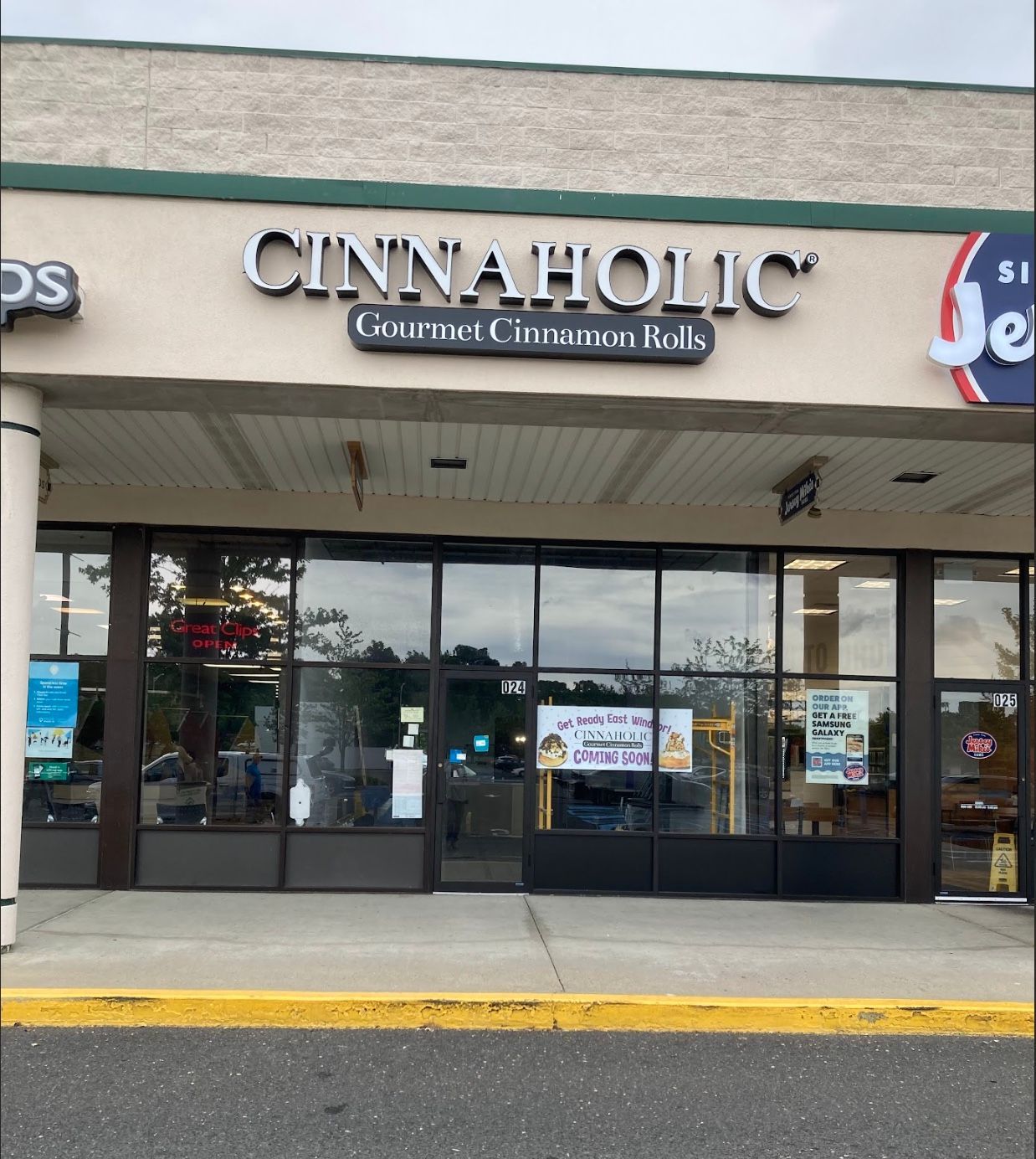 Cinnaholic East Windsor NJ storefront