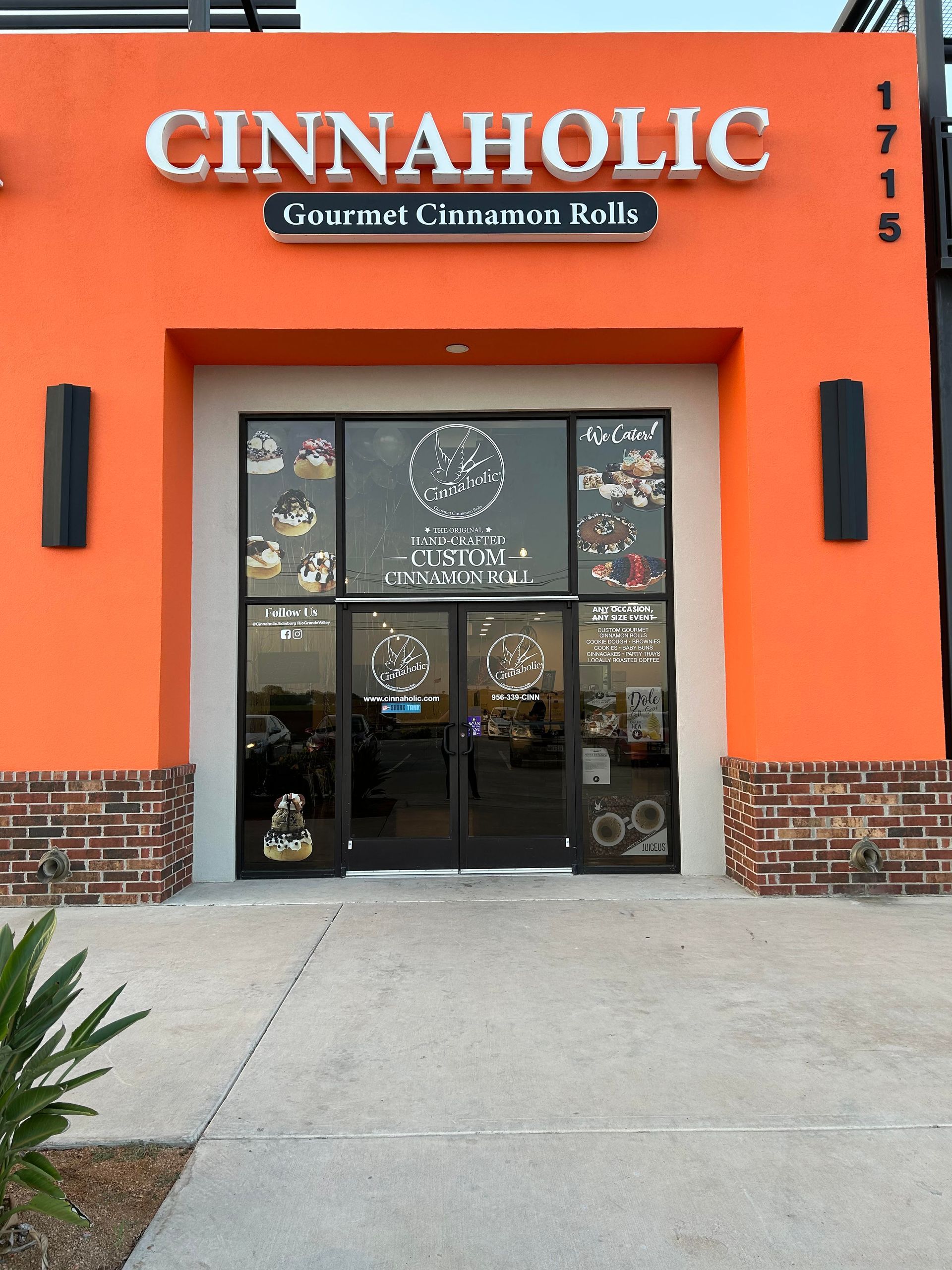 Cinnaholic Edinburg TX storefront