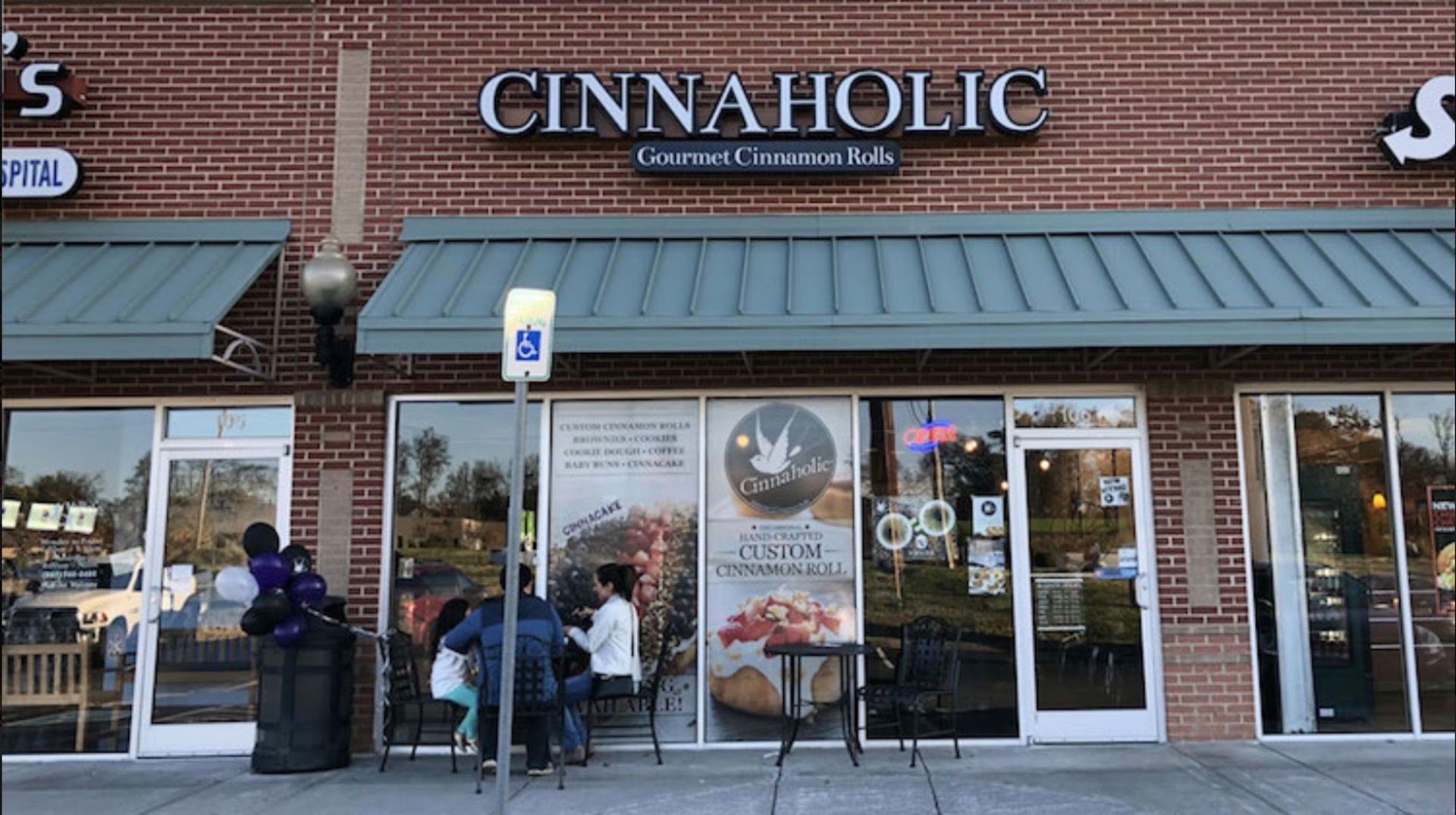 Cinnaholic Knoxville TN storefront