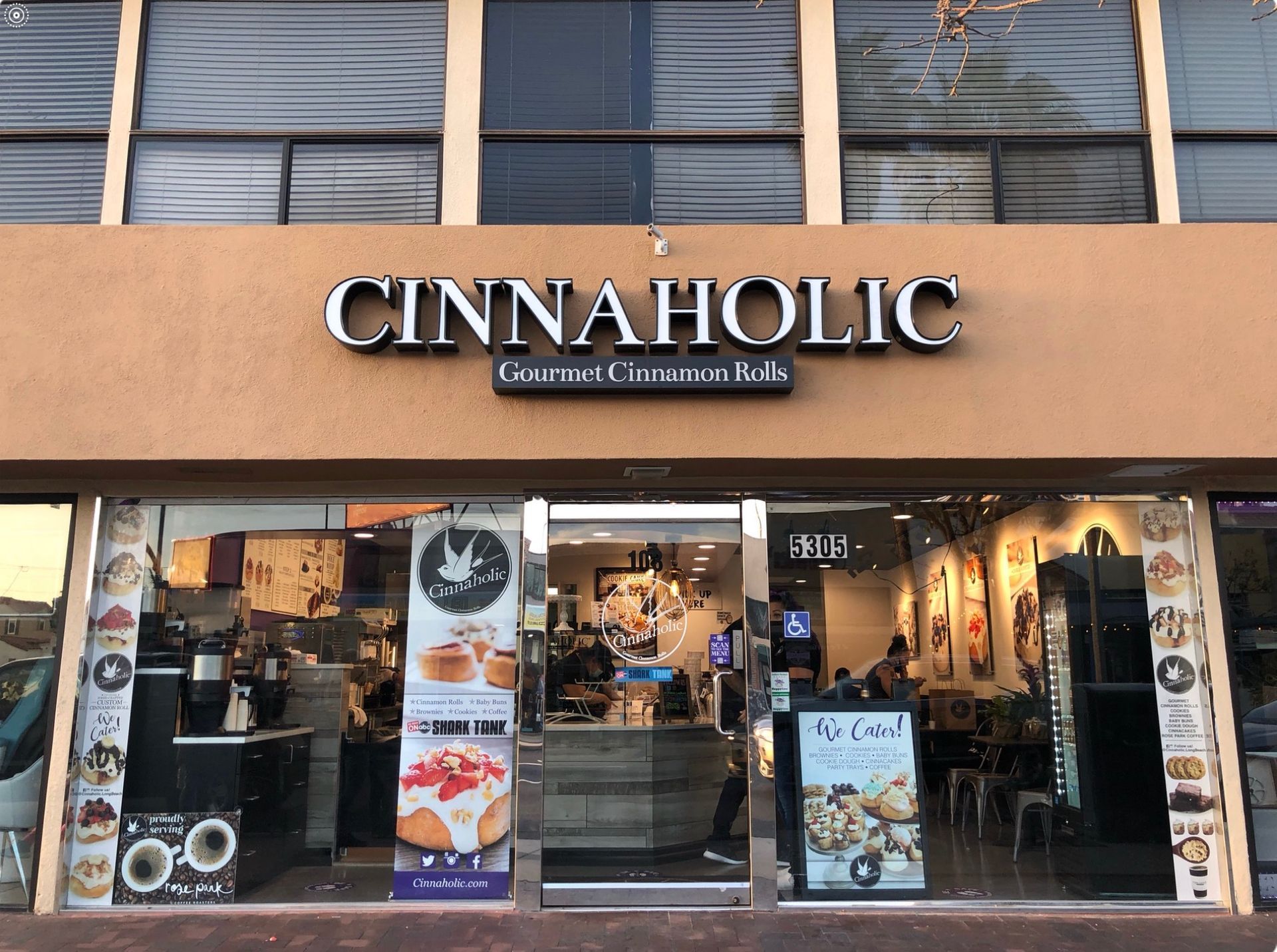 Cinnaholic Long Beach CA storefront