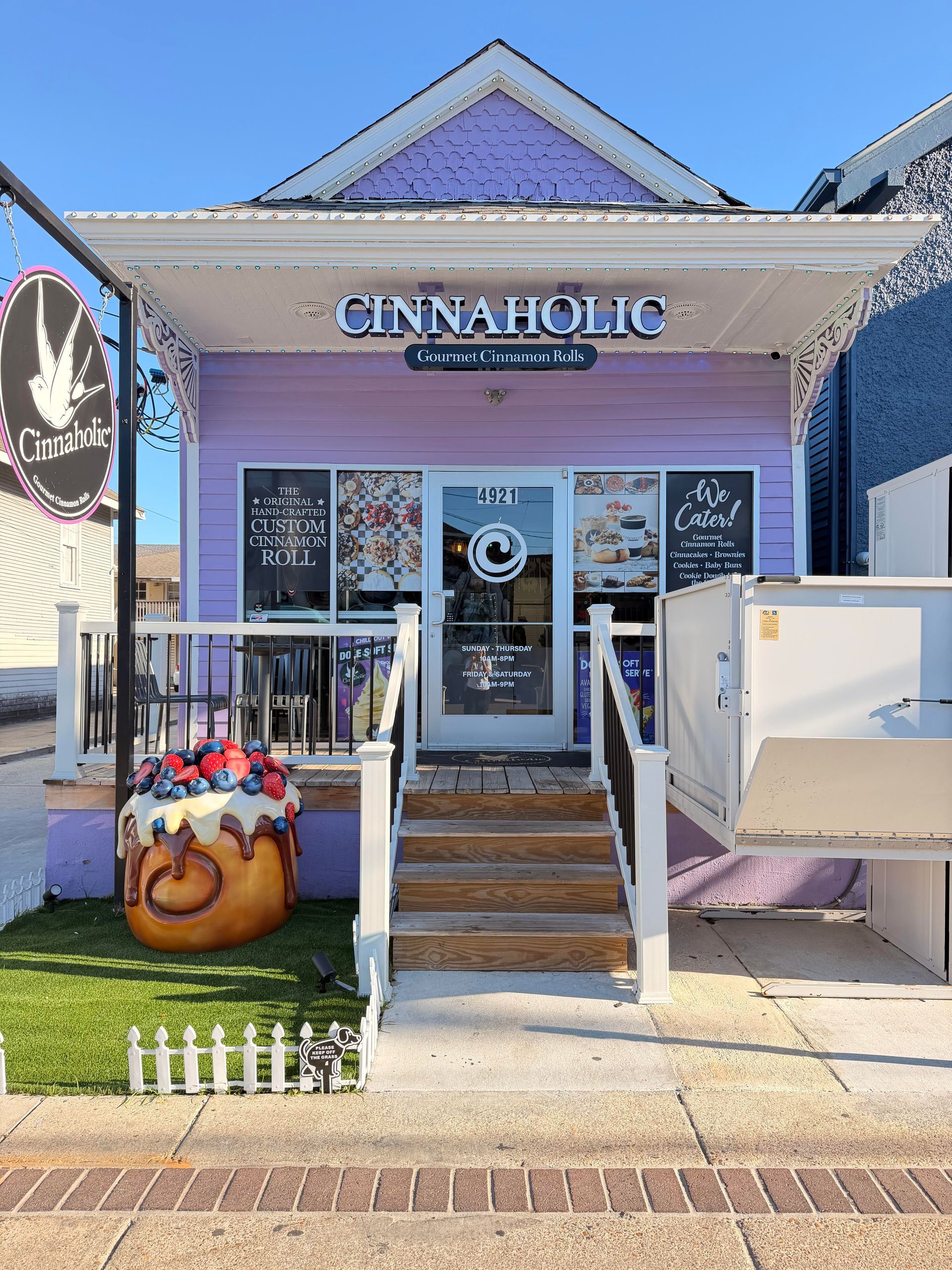 Cinnaholic New Orleans LA storefront