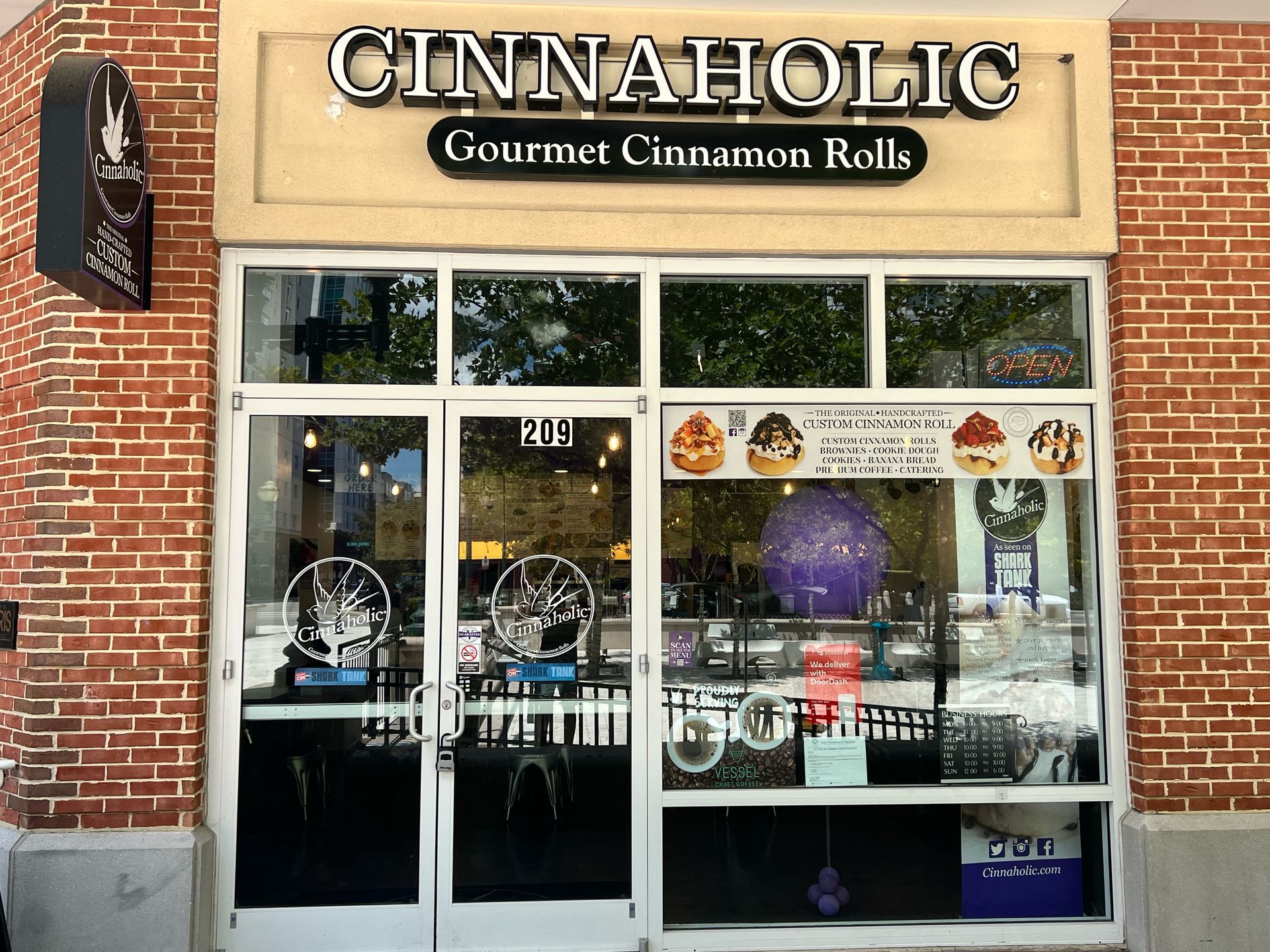 Cinnaholic Virginia Beach VA storefront