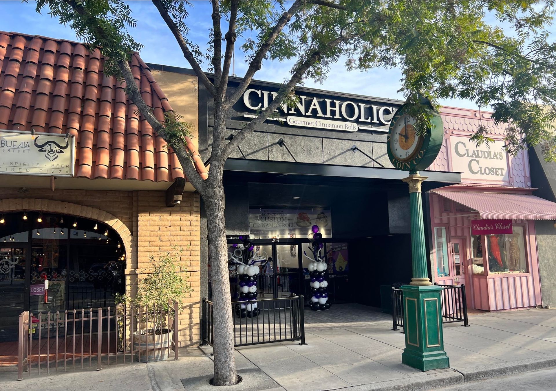 Cinnaholic Visalia CA storefront