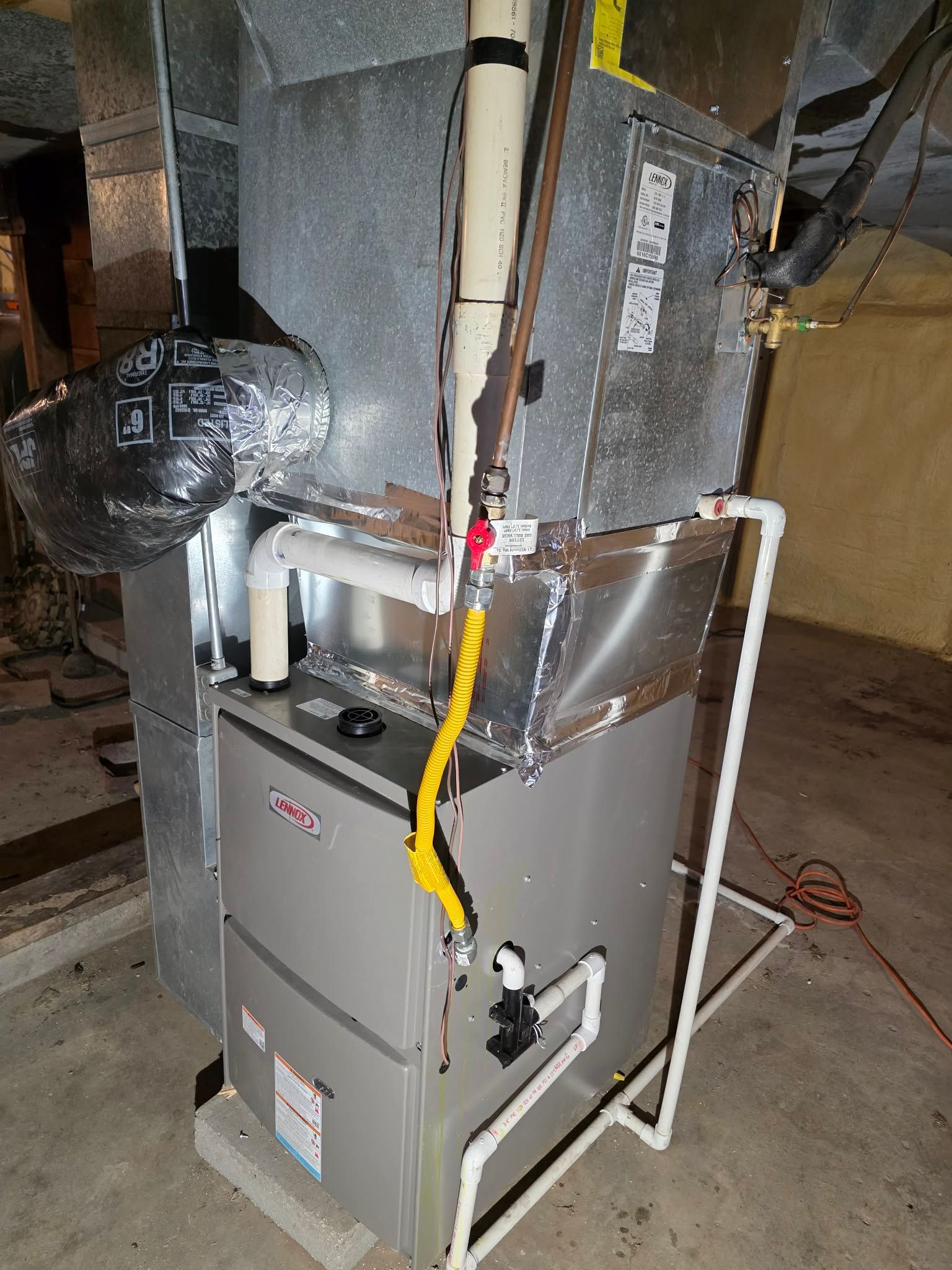 A wooden fence is sitting in the middle of a grassy field.