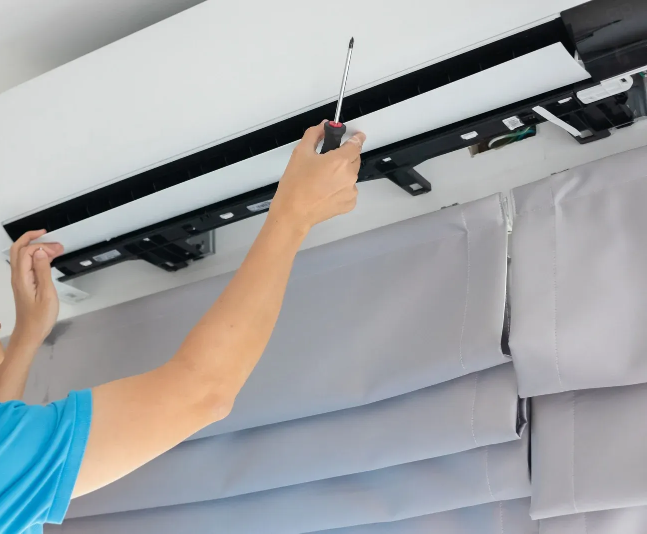 A wooden fence is sitting on top of a lush green field.