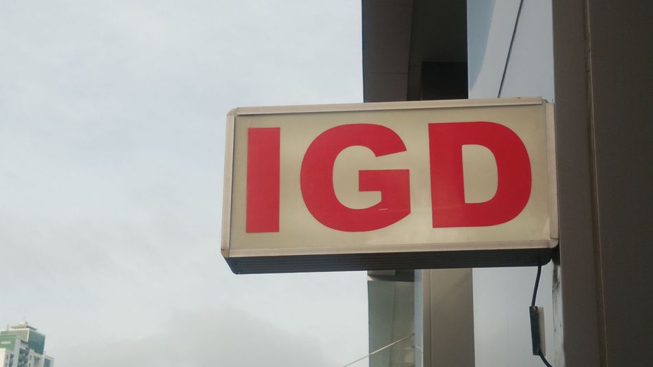 Illuminated sign for IGD (Emergency Room) in red letters.
